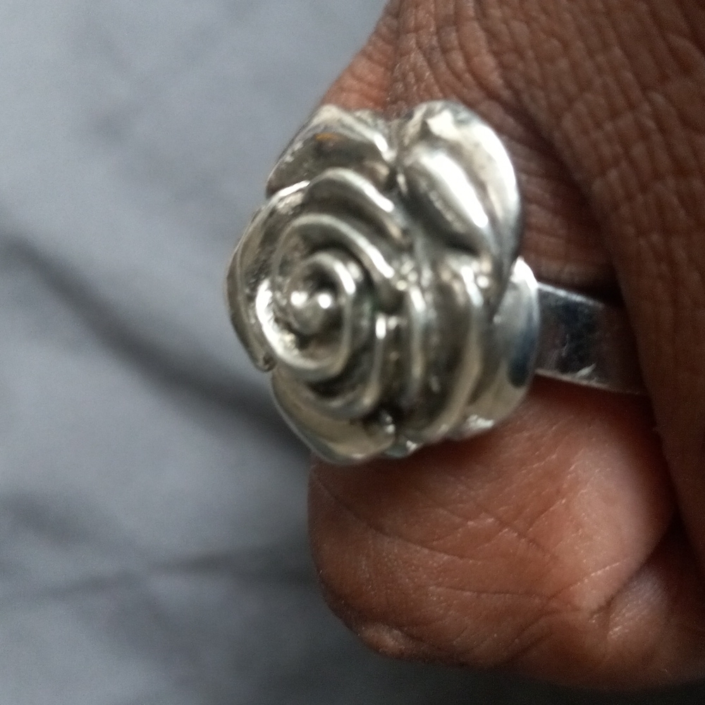 925 Silver Rose Flower Ring. Sze 8 - Picture 2 of 4